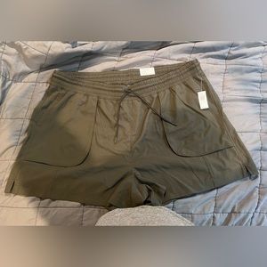 Old Navy Green Athletic Shorts Size 3X. NWT